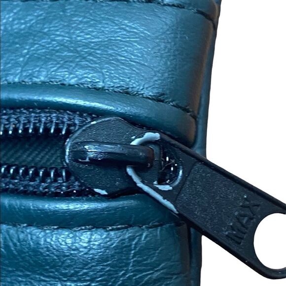 Tromet Dark green leather fold over snap wallet with two zippered compartments - Picture 11 of 13